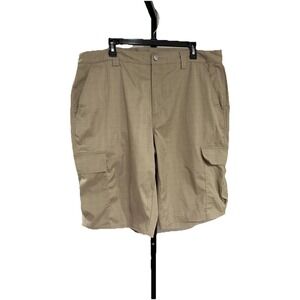 Under Armour mens shorts tan CARGO waist 38 pockets long EUC A12